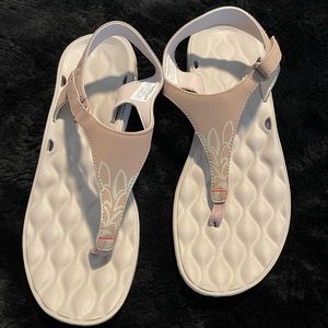 NEW Columbia Women’s T-Strap Waterproof Sandals - Size 10